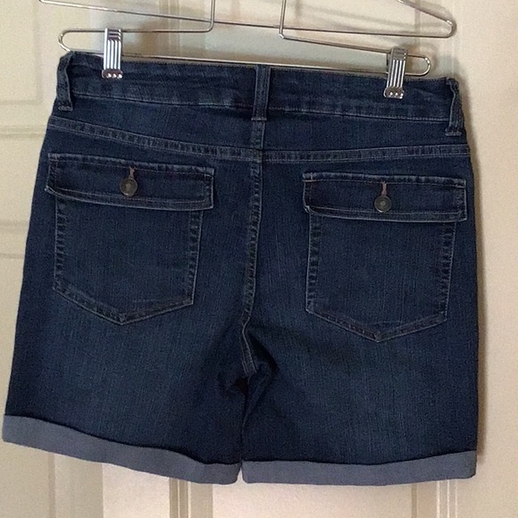 Shorts - Picture 2 of 3